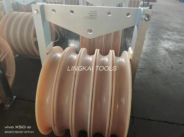Poulie de bloc de poulie en Nylon de rouleau de câble aérien de Transmission de grand diamètre de 822mm avec trois roues