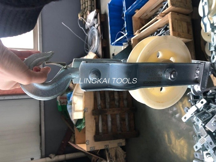Ficelle à double usage de poulie de câble métallique de conducteur de type assis et suspendu